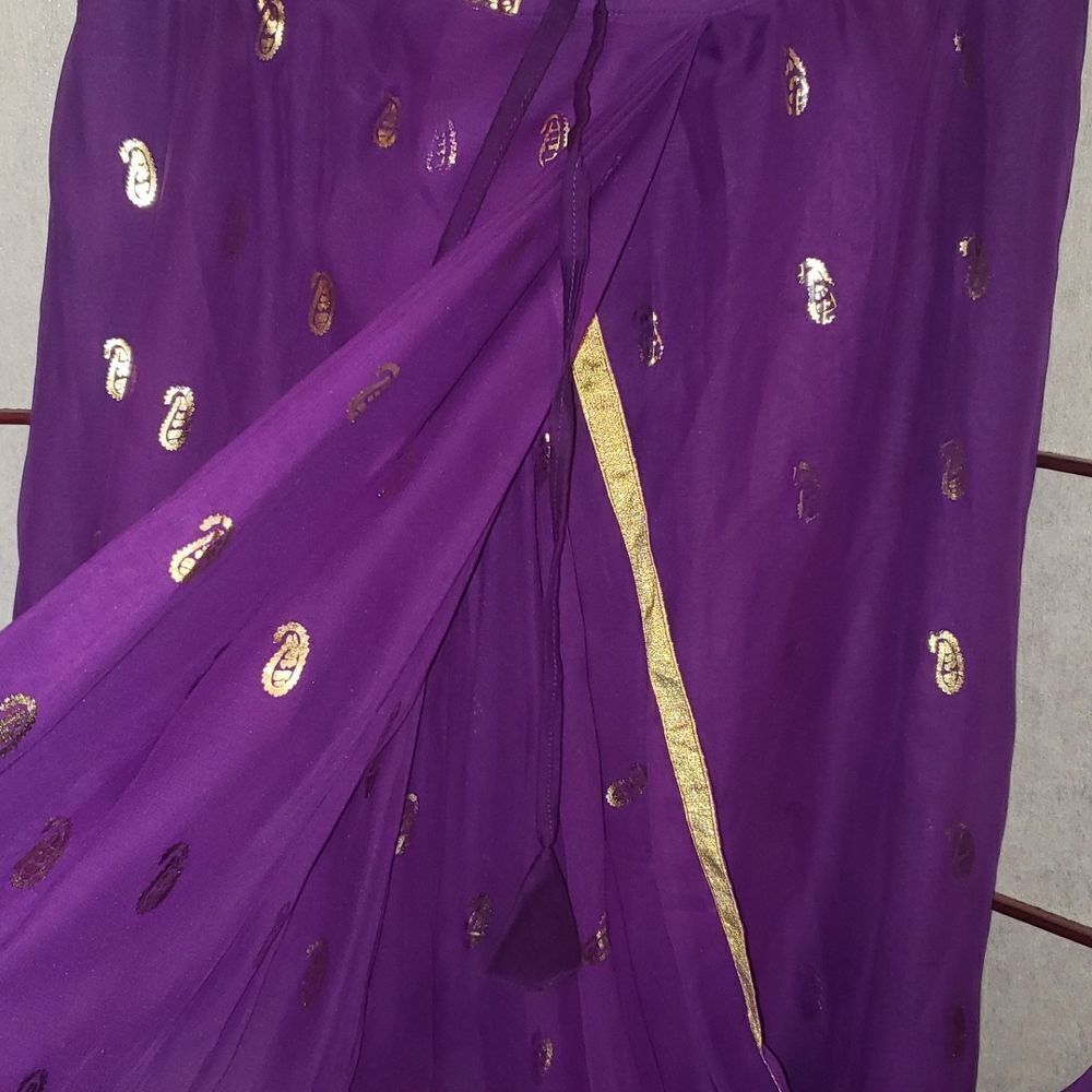 Beautiful Saree Purple & Gold Paisley Pattern  - Picture 6 of 8